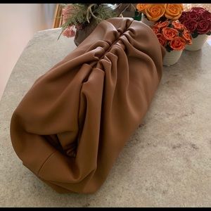 Bottega Veneta ‘The Pouch’ dupe purse